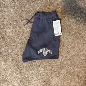 Lululemon Athletica Blue Scuba Oversized MR Short 7’’ Graphic